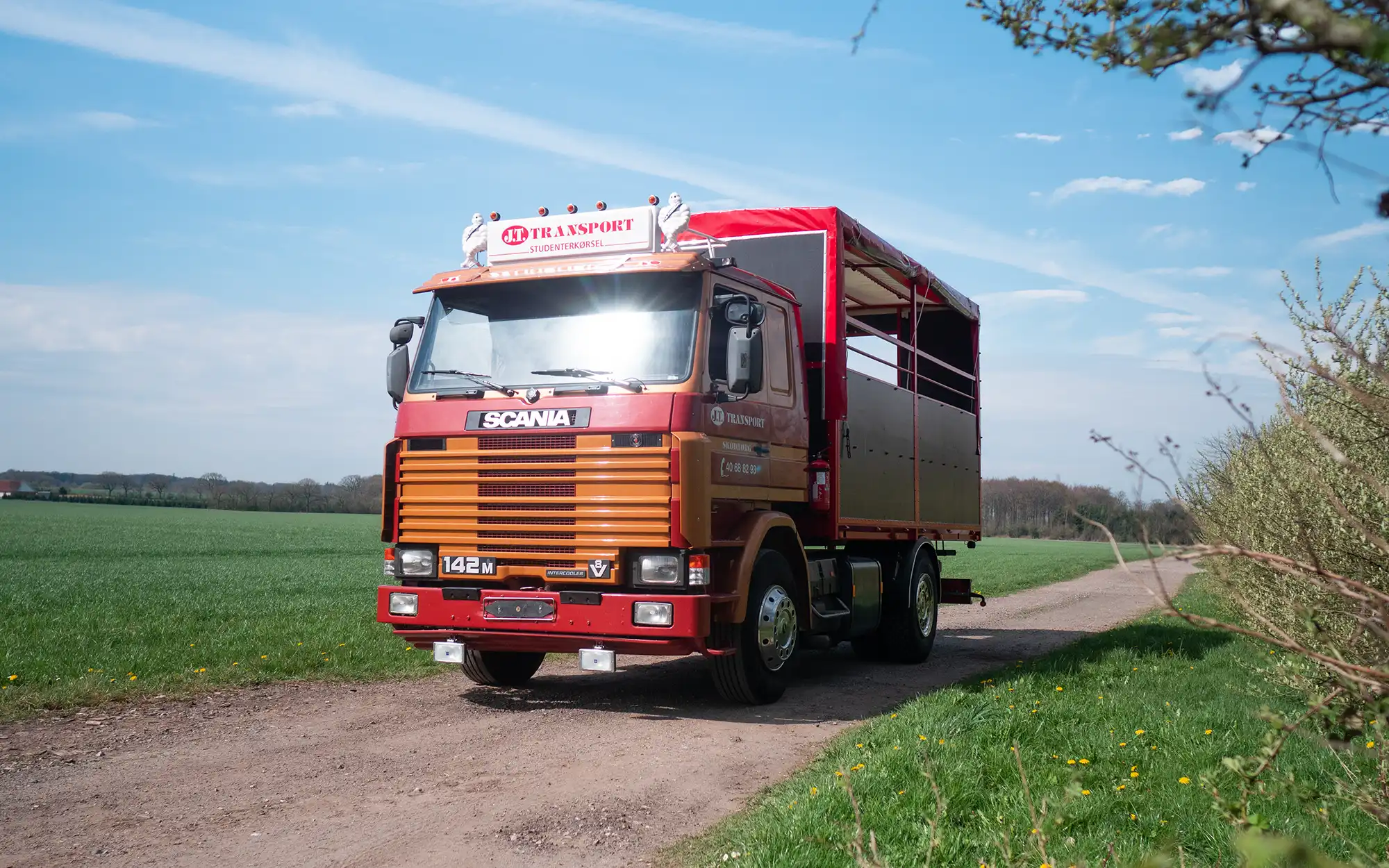 J.T. Studenterkørsel - Scania 142